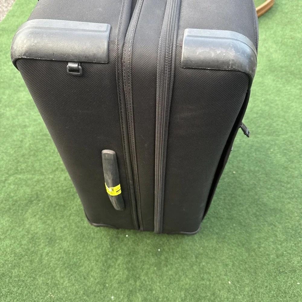 TUMI Alpha 2 Expandable 4 Wheel Carry On Black Ballistic Nylon Spinner Travel